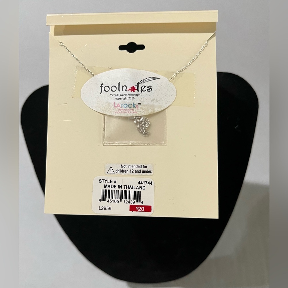 Sterling Silver NWT Friendship  Necklace with Interlocking Circles. - Picture 9 of 9